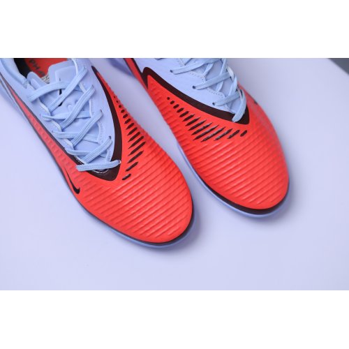 Giày Bóng Đá Phantom 6 Academy Đế Đệm Đinh TF Xám Đỏ