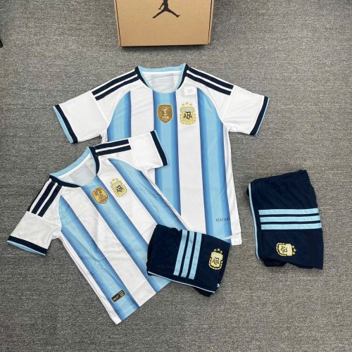 Bộ Bóng Đá Trẻ Em Đội Tuyển Argentina Sân Nhà WC 2026 Trắng Xanh